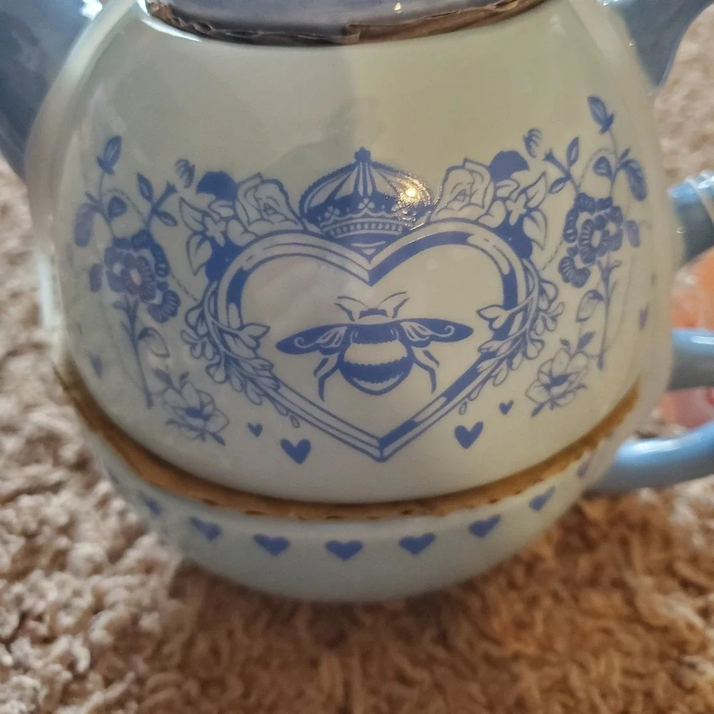 BRAND NEW BRIDGERTON Ceramic Tea Pot Blue LIMITED EDITION-More Bridgerton listed